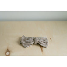 Load image into Gallery viewer, Oatmeal - Bow/Scrunchie Set
